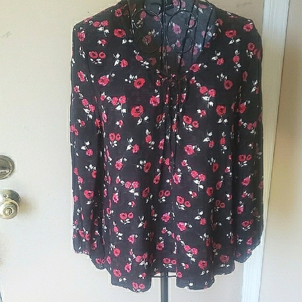 Forever 21 Black and Red Floral-print Women's Lightweight Blouse, NWOT